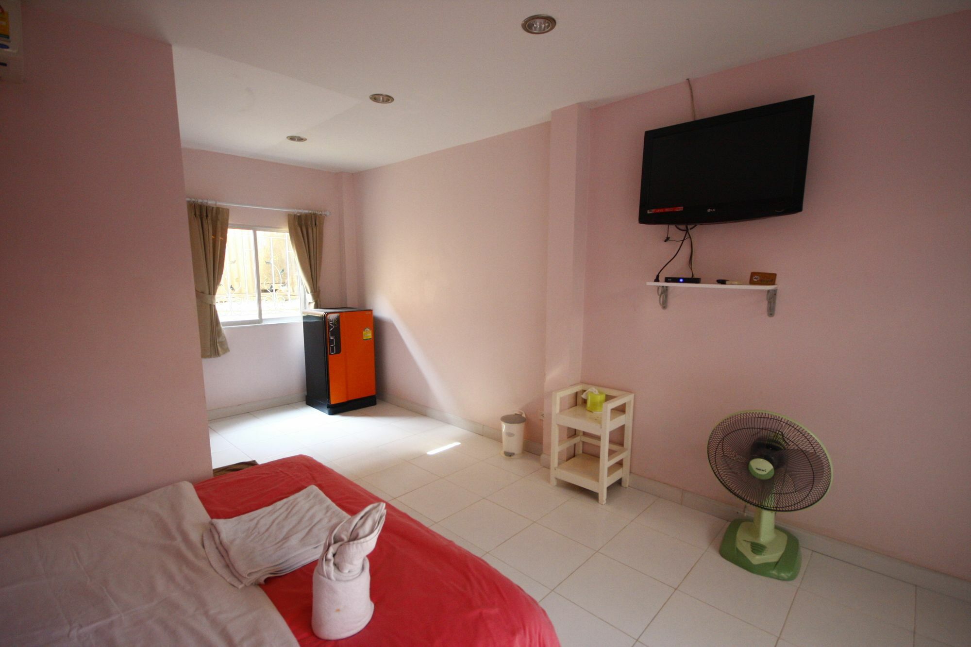 Tawaen Beach Resort Ko Lan Esterno foto