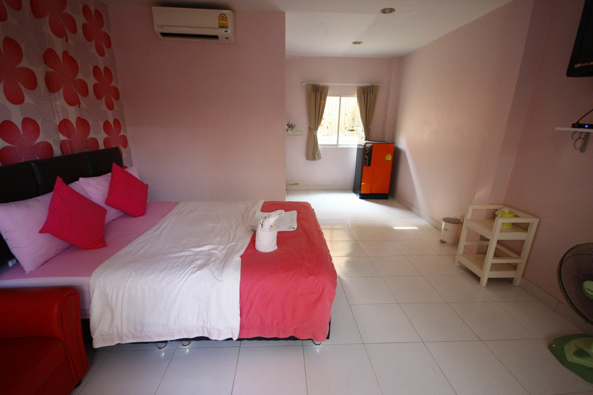 Tawaen Beach Resort Ko Lan Esterno foto